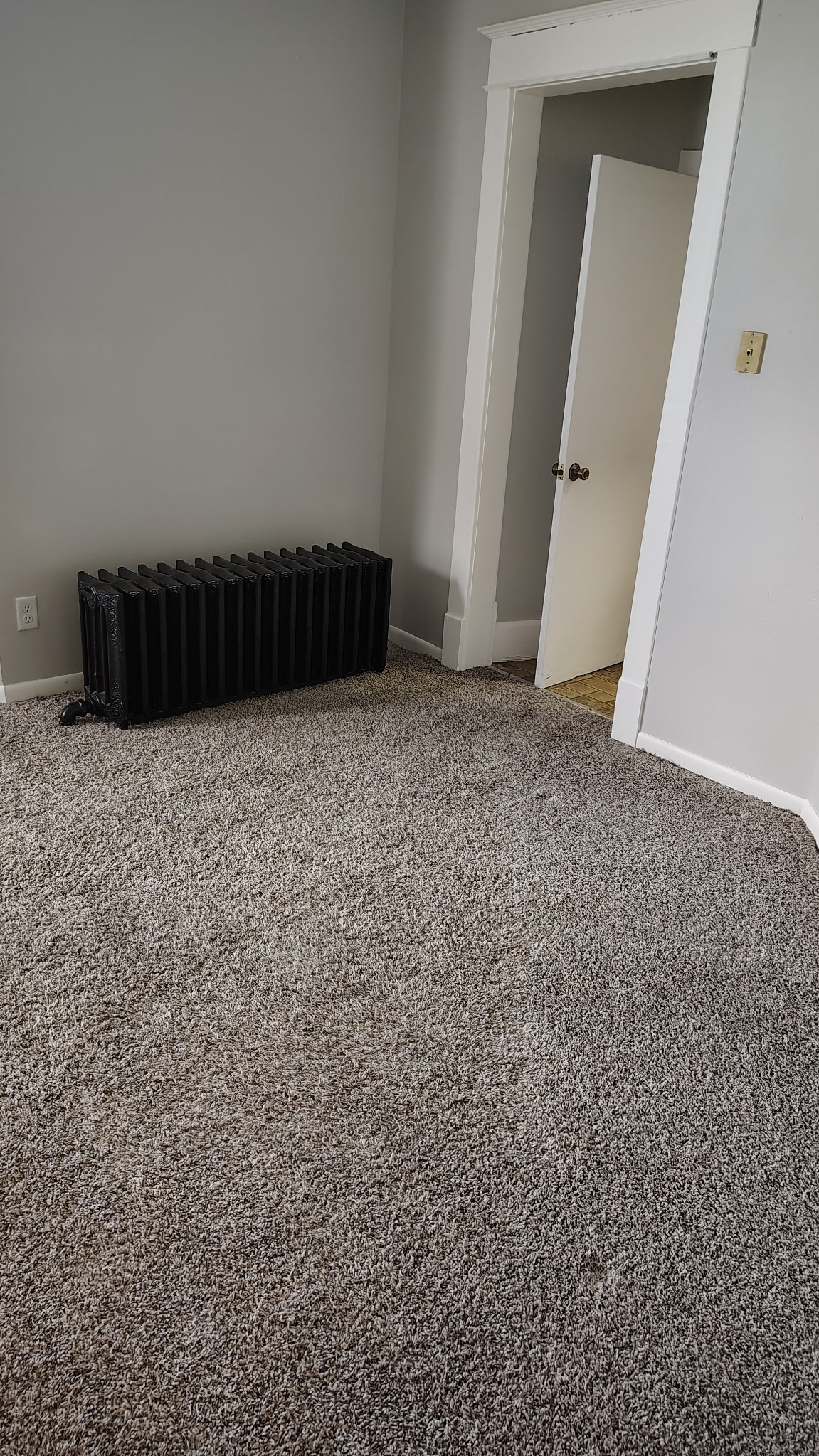1077 27th St  Des Moines, IA 50311 - 1 - 2